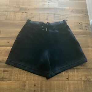 SPANX Air Essentials Short Small
